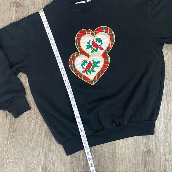 Vintage 90’s Embroidered Cardinal Hearts Christmas Sweatshirt Crew Neck Black - Picture 8 of 9